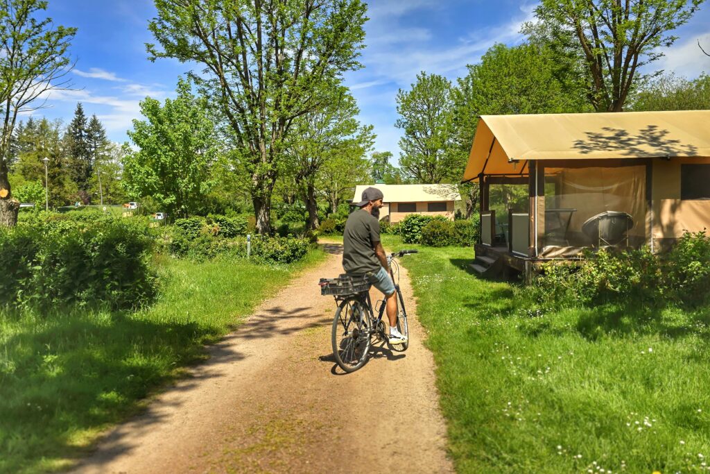 Balade en vélo au Camping de l'Aix Pommiers