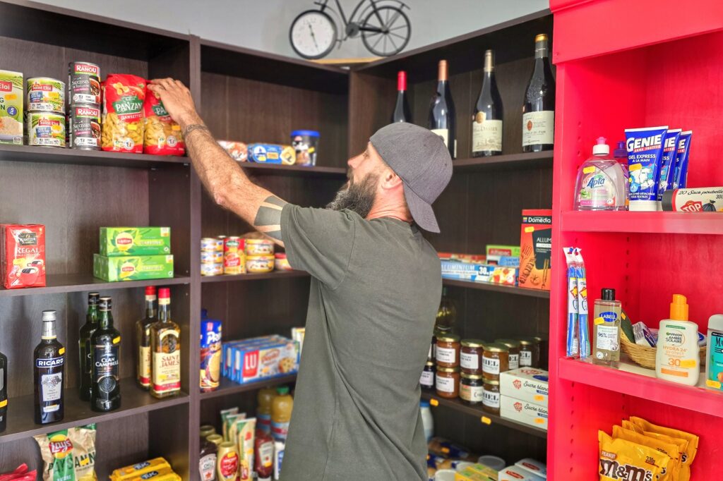 Olivier à l'épicerie du Camping Aix Pommiers