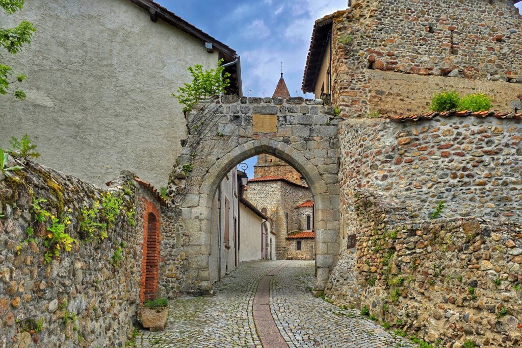 Chemin vers le Prieuré de Pommiers